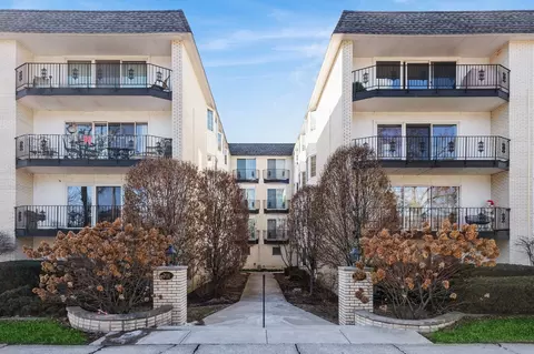 701 Ridge Rd #3A, Wilmette, IL 60091
