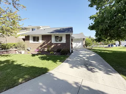 1604 Leytonstone Dr, Wheaton, IL 60189