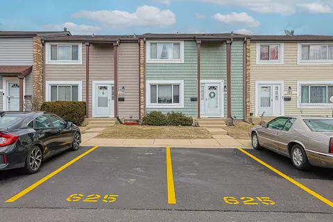 625 Ivy Ct, Wheeling, IL 60090