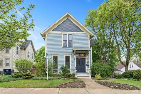 132 N Channing St, Elgin, IL 60120