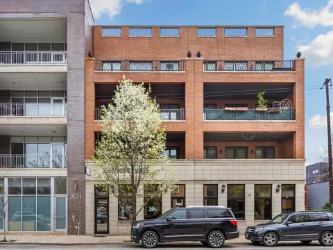 829 N California Ave #2, Chicago, IL 60622