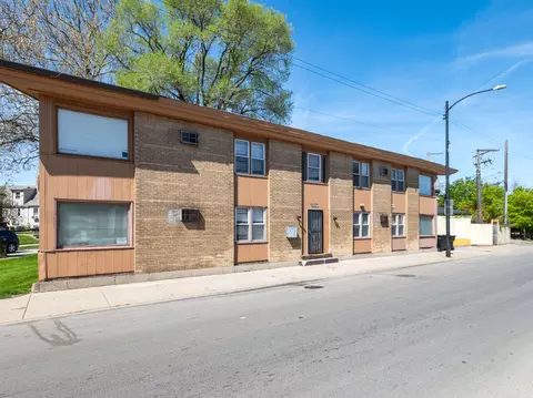 2720 E 76th Pl, Chicago, IL 60649 photo 1