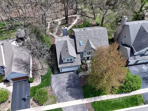 718 Barberry Trl, Fox River Grove, IL 60021
