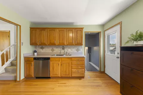 Kitchen - 1500 E Lowden Ave, Wheaton, IL 60189 photo 4 of 4