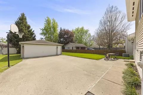 Exterior - 1500 E Lowden Ave, Wheaton, IL 60189 photo 5 of 6