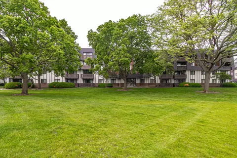 13200 W Heiden Cir #2112, Lake Bluff, IL 60044