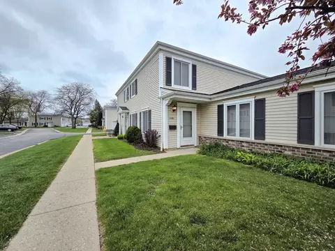 1481 Quaker Ln #117B, Prospect Heights, IL 60070