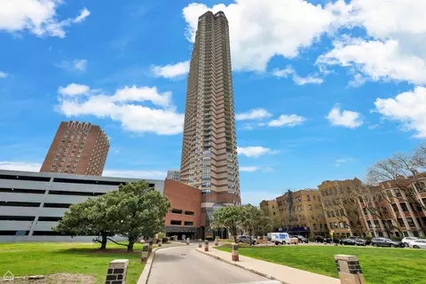 3660 N Lake Shore Dr #1608, Chicago, IL 60613