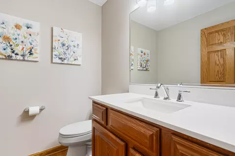 Bath - 107 W Theodore Ln, Itasca, IL 60143 photo 2 of 4