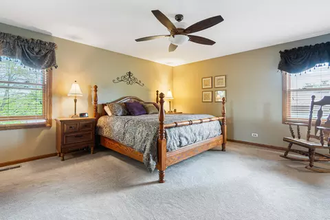 Bedroom - 107 W Theodore Ln, Itasca, IL 60143 photo 3 of 4