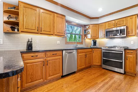 Kitchen - 107 W Theodore Ln, Itasca, IL 60143 photo 1 of 4