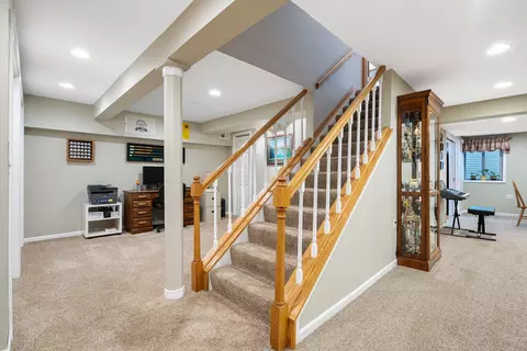 Entry Way - 107 W Theodore Ln, Itasca, IL 60143 photo 2 of 4