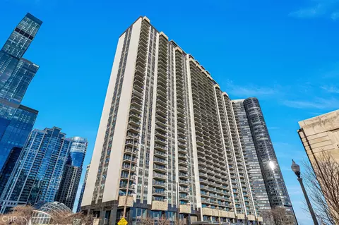 400 E Randolph St #3428, Chicago, IL 60601