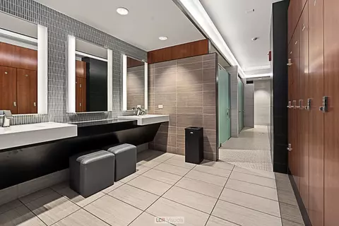 Bath - 175 E Delaware Pl #5019, Chicago, IL 60611 photo 2 of 4
