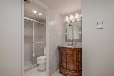 Bath - 175 E Delaware Pl #5019, Chicago, IL 60611 photo 3 of 4