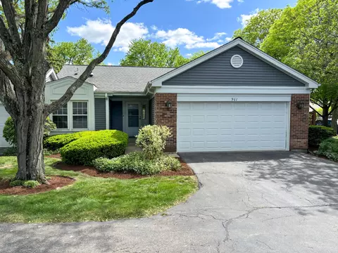 961 Adare Rd, Wheaton, IL 60189