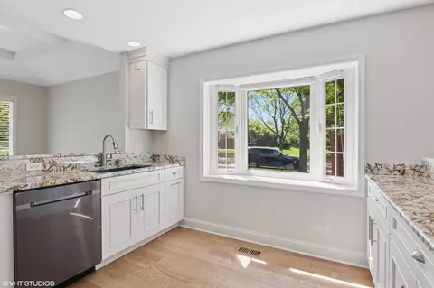 961 Adare Rd, Wheaton, IL 60189 photo 10