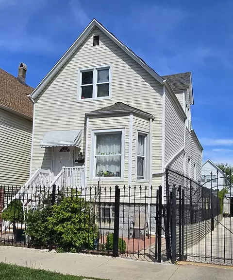 1933 N Ridgeway Ave, Chicago, IL 60647