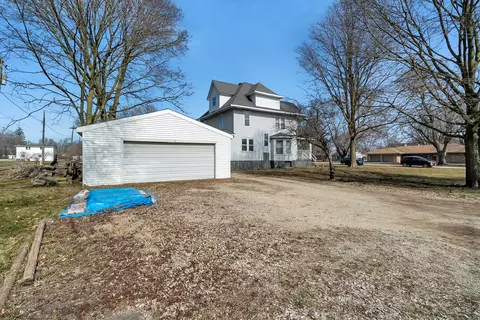 Exterior - 401 7th St, Mazon, IL 60444 photo 4 of 9
