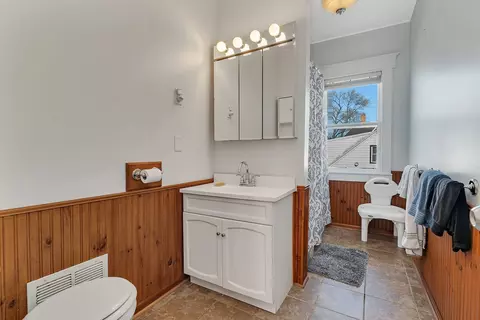 Bath - 401 7th St, Mazon, IL 60444 photo 1 of 3