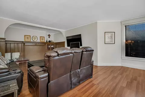 Living - 401 7th St, Mazon, IL 60444 photo 3 of 3