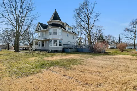 Exterior - 401 7th St, Mazon, IL 60444 photo 3 of 9