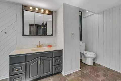 Bath - 401 7th St, Mazon, IL 60444 photo 3 of 3