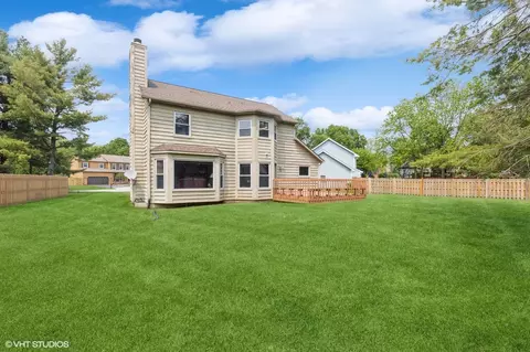 Exterior - 325 Olin Ct, Algonquin, IL 60102 photo 2 of 3