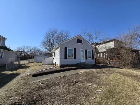4106 N Adams St, Westmont, IL 60559