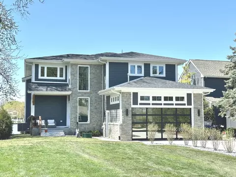 2713 N Villa Ln, Mchenry, IL 60051