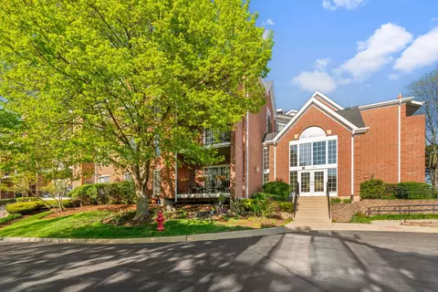 97 Hunt Club Dr #97, Saint Charles, IL 60174