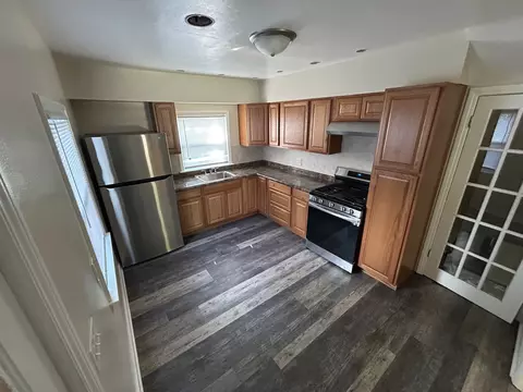 Kitchen - 434 Ingleside Ave, Aurora, IL 60506 photo 2 of 2