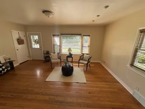 Living - 434 Ingleside Ave, Aurora, IL 60506 photo 1 of 2