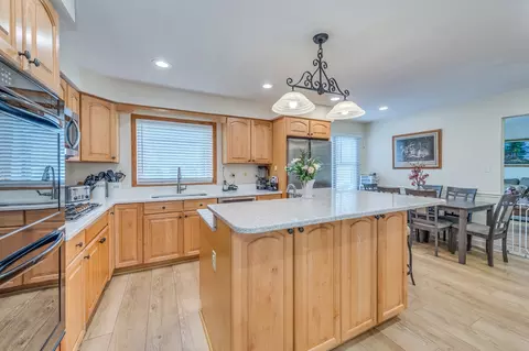 Kitchen - 1716 N Beech Rd, Mount Prospect, IL 60056 photo 2 of 5