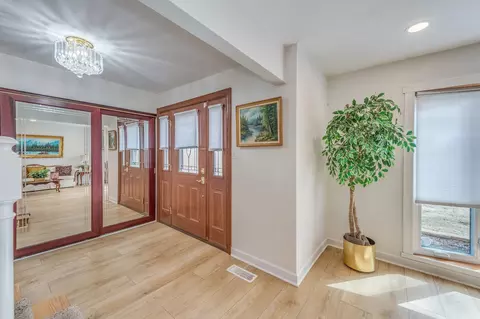 Entry Way - 1716 N Beech Rd, Mount Prospect, IL 60056 photo 1 of 1
