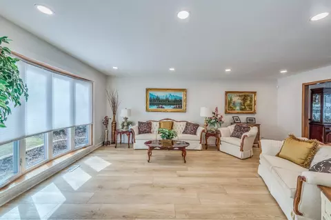 Living - 1716 N Beech Rd, Mount Prospect, IL 60056 photo 1 of 2