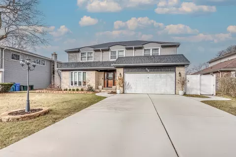 Exterior - 1716 N Beech Rd, Mount Prospect, IL 60056 photo 2 of 5
