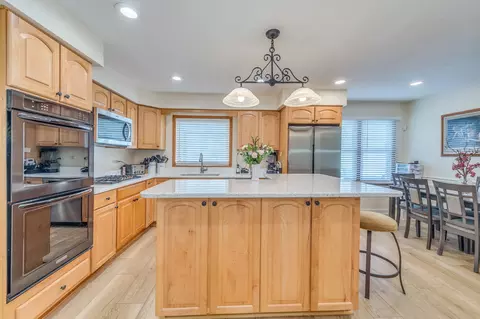 Kitchen - 1716 N Beech Rd, Mount Prospect, IL 60056 photo 5 of 5