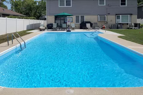 Exterior - 1716 N Beech Rd, Mount Prospect, IL 60056 photo 5 of 5