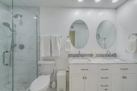 Bath - 1716 N Beech Rd, Mount Prospect, IL 60056 photo 3 of 3