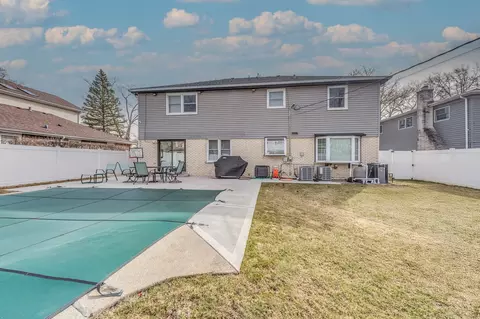 Other - 1716 N Beech Rd, Mount Prospect, IL 60056 photo 3 of 4
