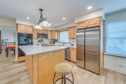 Kitchen - 1716 N Beech Rd, Mount Prospect, IL 60056 photo 1 of 5
