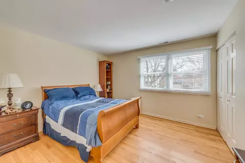 Bedroom - 1716 N Beech Rd, Mount Prospect, IL 60056 photo 3 of 5