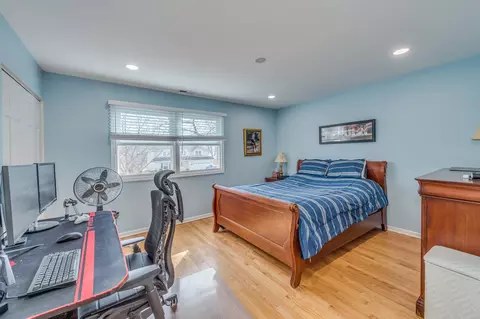 Bedroom - 1716 N Beech Rd, Mount Prospect, IL 60056 photo 4 of 5