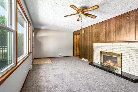 Living - 305 Illini Dr, Minooka, IL 60447 photo 6 of 6