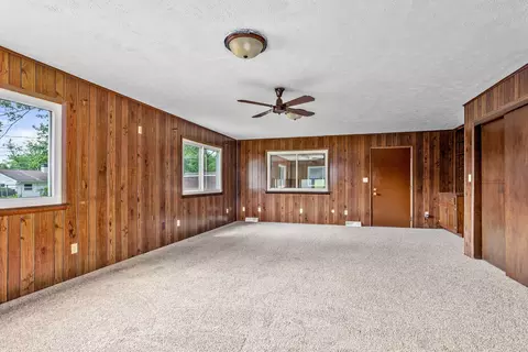 Living - 305 Illini Dr, Minooka, IL 60447 photo 3 of 6