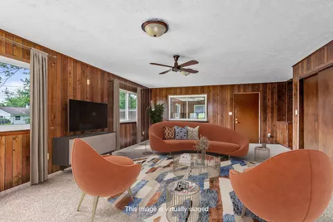 Living - 305 Illini Dr, Minooka, IL 60447 photo 2 of 6