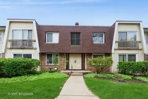 3026 Roberts Dr #4, Woodridge, IL 60517