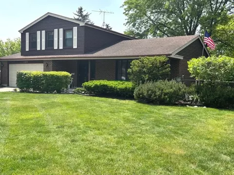 1602 S Surrey Ln, Arlington Heights, IL 60005