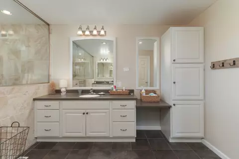 Bath - 589 E 1900 E County Rd, Secor, IL 61771 photo 5 of 5